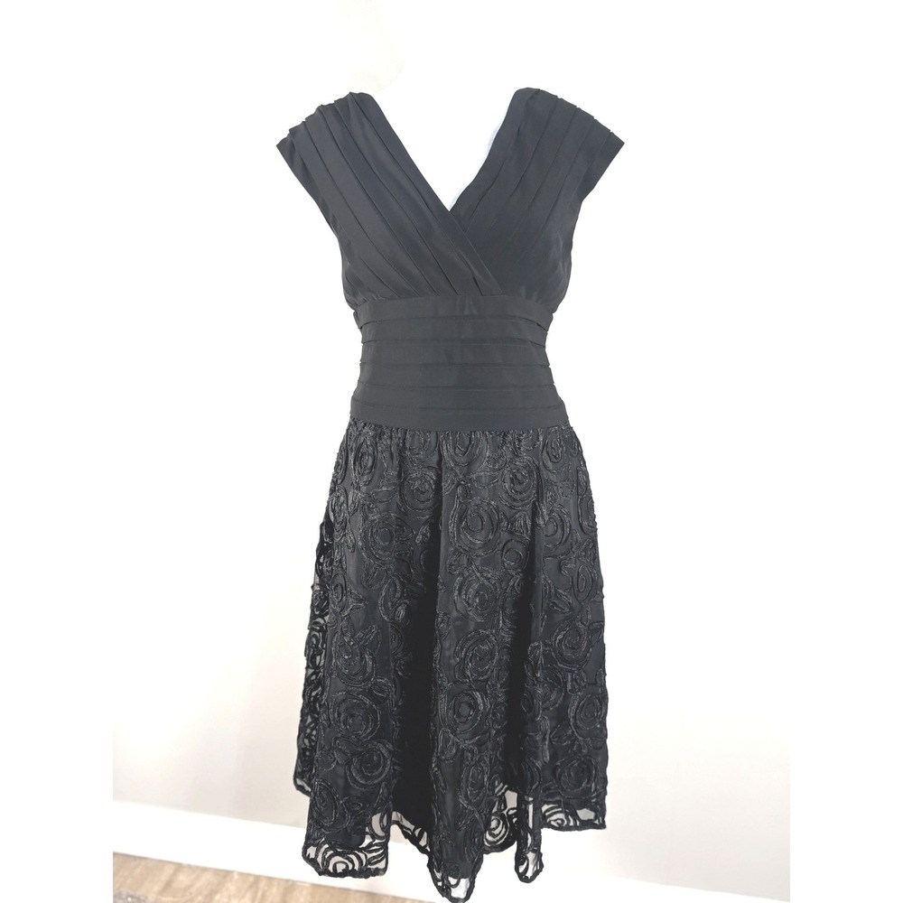 Adrianna Papell Black Rosette Ribbon‎ Fit Flare Cocktail Dress 14 V-Neck Pleated